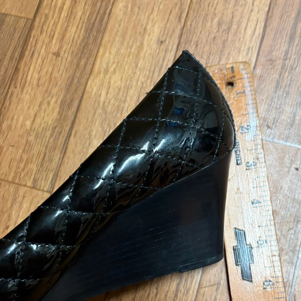 Tory Burch Black Patent Leather Flats with Gold Logo Medallion